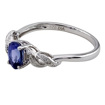 9ct white gold Tanzanite Ring size M